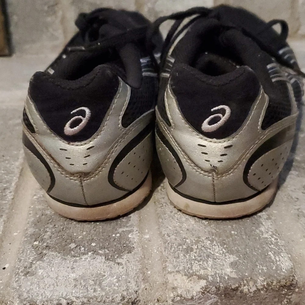 Asics shoes hyper MD 4 track shoes metal Spikes size 10.5 has flaws